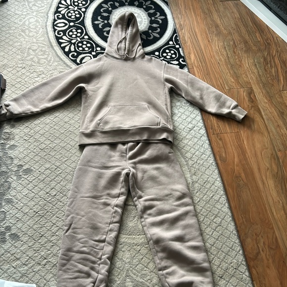 TNA Sweat Set - Picture 1 of 5